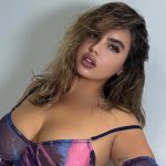 Ely La Bella,Camgirl y modelo plus-size