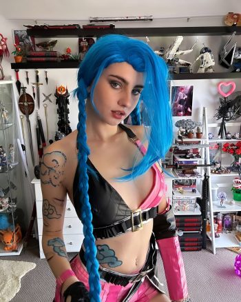 Grace Lyra con sexy Cosplay
