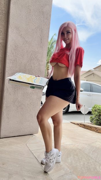 Sunnyrayxo posando en contenido sensual exclusivo