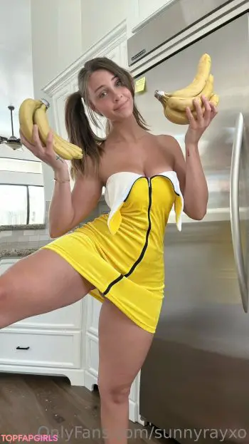 Sunnyrayxo posando en contenido sensual exclusivo