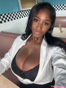 Descubre la galería exclusiva de Modelos con busto grande con sus mejores fotos y videos