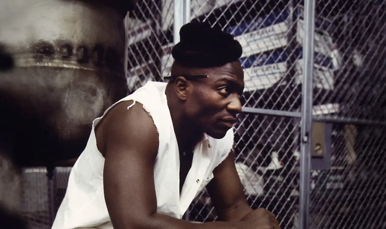 Simón Adebisi de OZ