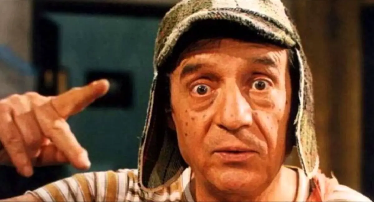 El Chavo del 8 con su icónico gorro, personaje emblemático de la comedia televisiva latinoamericana