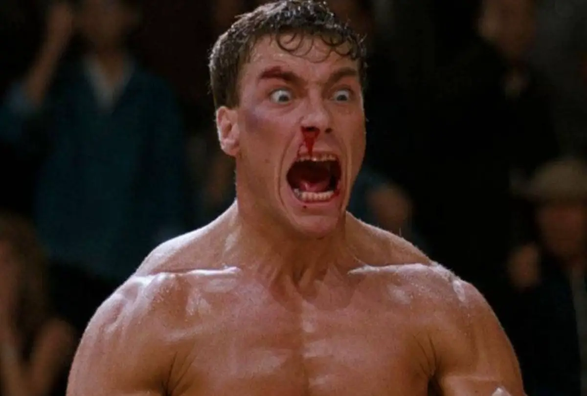 Jean-Claude Van Damme en una escena de Timecop, la película que marcó su carrera.