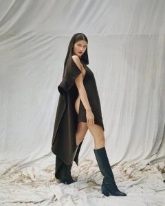Descubre la galería exclusiva de Laetitia Casta con sus mejores fotos y videos