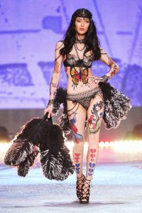 Descubre la galería exclusiva de Liu Wen con sus mejores fotos y videos