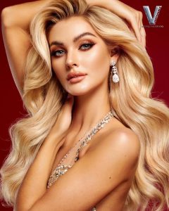 Victoria Kjær con su banda de Miss Universo 2024
