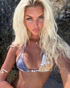 Victoria Kjær en bikini veraniega