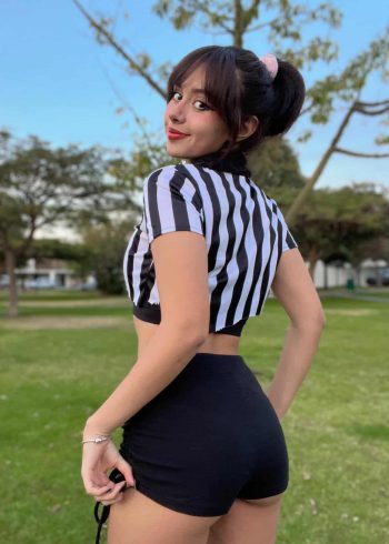 Diana Acevedo disfraz árbitro sexy