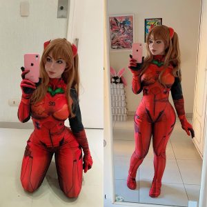 Fe Galvao  presentando su nuevo y sensual cosplay 
