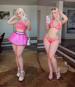 Fe Galvao  presentando su nuevo y sensual cosplay 