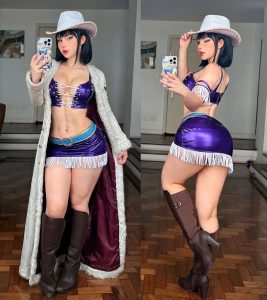 Fe Galvao  presentando su nuevo y sensual cosplay 