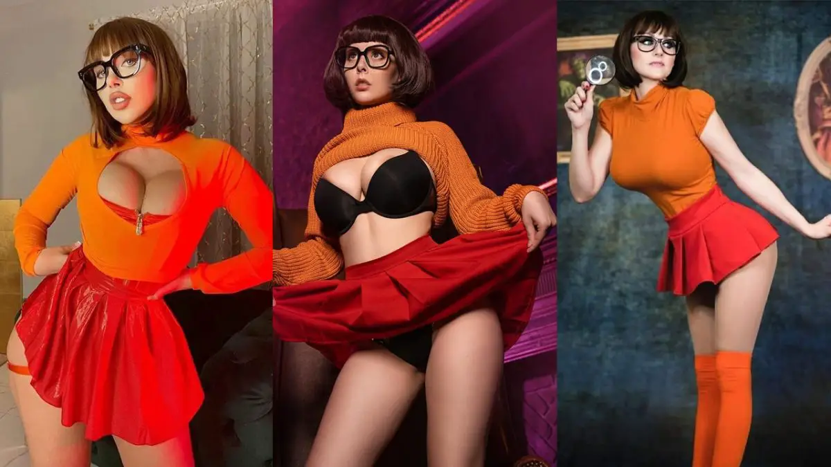 Modelos con cosplay sexy de Velma Dinkley usando suéter naranja y falda corta