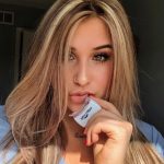Ayeisemi,Emilia, conocida como Ayeisemi, es una influencer latina radicada en EE.UU. que combina moda, estilo de vida y motivación.