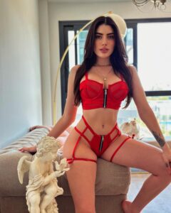 Paulina Franco, modelo mexicana de OnlyFans mostrando su figura sexy