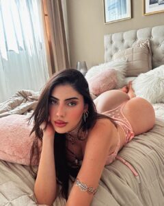 Paulina Franco, modelo mexicana de OnlyFans mostrando su figura sexy