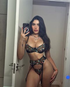 Paulina Franco, modelo mexicana de OnlyFans mostrando su figura sexy