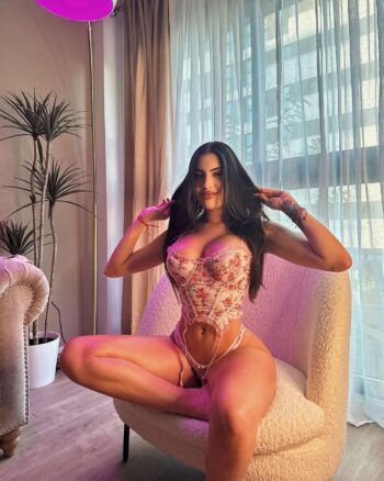 Paulina Franco, modelo mexicana de OnlyFans mostrando su figura sexy