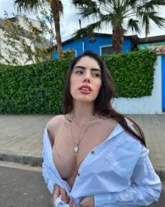 Paulina Franco, modelo mexicana de OnlyFans mostrando su figura sexy